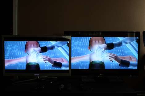 Click to enlarge 3D comparison: Samsung C8000 vs. LX9500