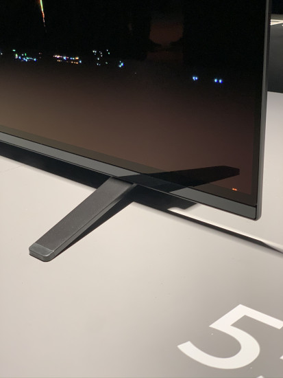 Sony A8H / AH8 OLED can be raised to fit soundbar underneath