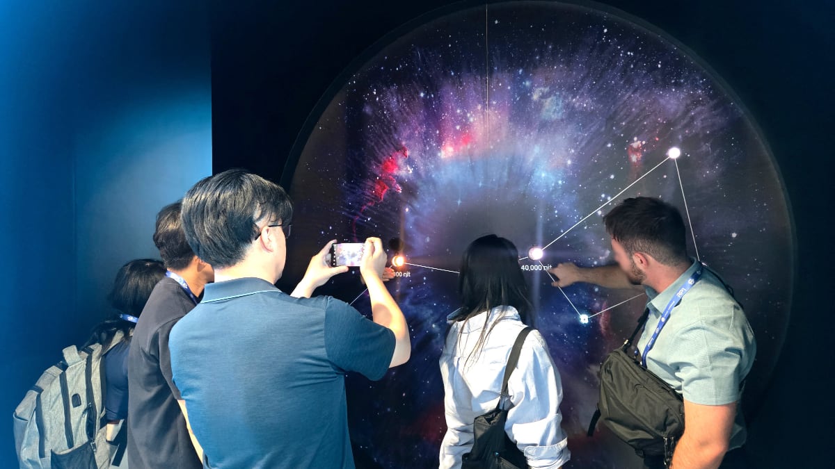 40000 nits OLED