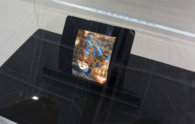 Click to enlarge AUO’s 4-inch flexible OLED prototype