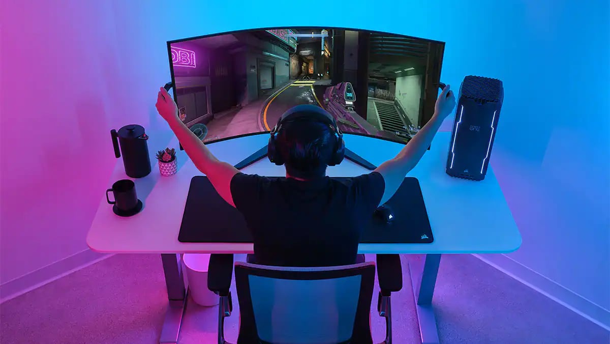 Corsair bendable OLED monitor