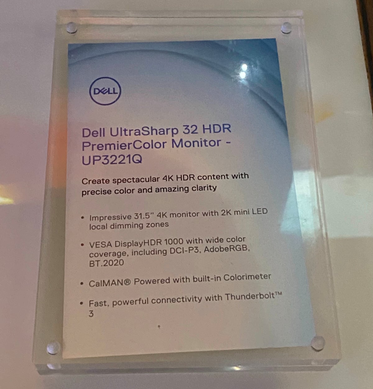 Dell : un moniteur pro Thunderbolt 3 avec sonde colorimétrique intégrée