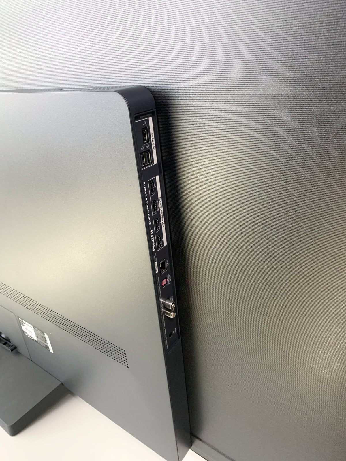 LG C2 back