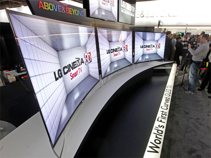 Click to enlarge LG’s curved OLED-TV
