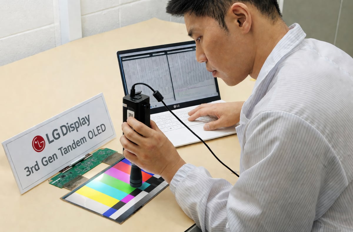 LG Display ra mắt OLED Tandem thế hệ 3: Tuổi thọ gấp đôi, tiết kiệm điện, mở rộng sang xe hơi và thiết bị di động