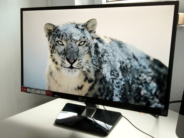 Bezel on LG IPS7
