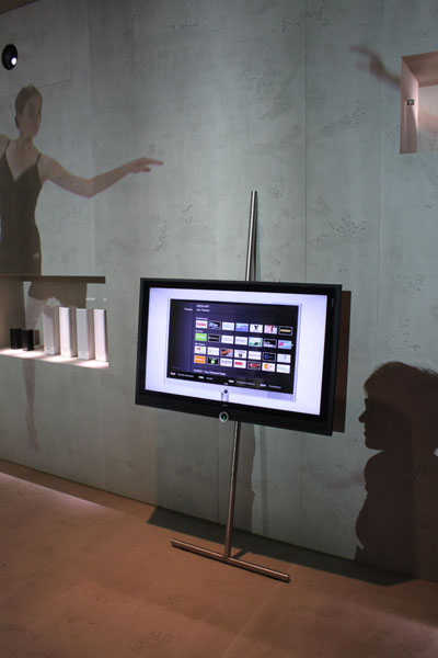 Loewe floor-to-wall stand