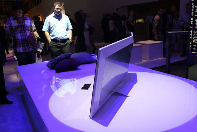 Click to enlarge Loewe Smart TV concept