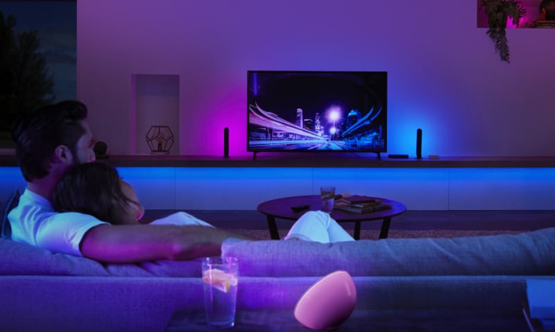 Wrinkles dozen Airlines New Philips Hue HDMI box syncs your lights with your TV - FlatpanelsHD