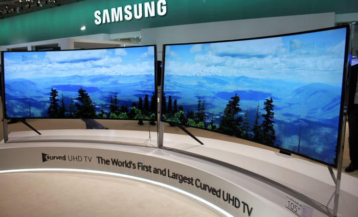 Samsung 105-inch TV“ title=