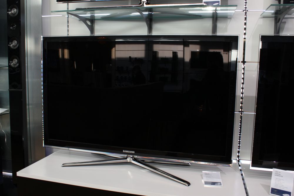 Телевизор самсунг 2010. Телевизор Samsung 2010. Телевизор Samsung с отдельным блоком. Телевизор самсунг выдвижной. Телевизор самсунг с трубкой.