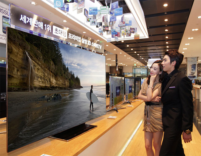 Samsung presents the 75-inch ES9000 Smart TV