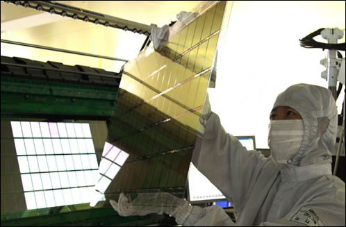 Click to enlarge Substrate, from which smaller 7-inch OLED panels are cut
