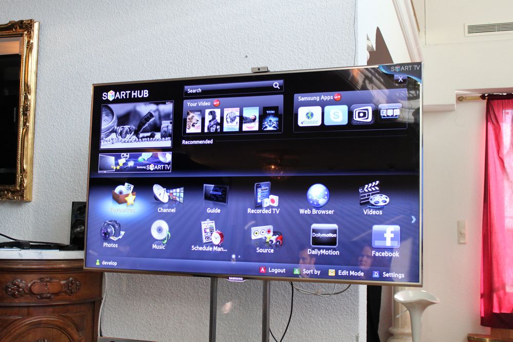 Включи телевизор тв самсунг. Samsung Smart TV 2011. Самсунг смарт ТВ 2011. Телевизор Samsung Smart TV 2011. Самсунг ТВ смарт 2011 года.