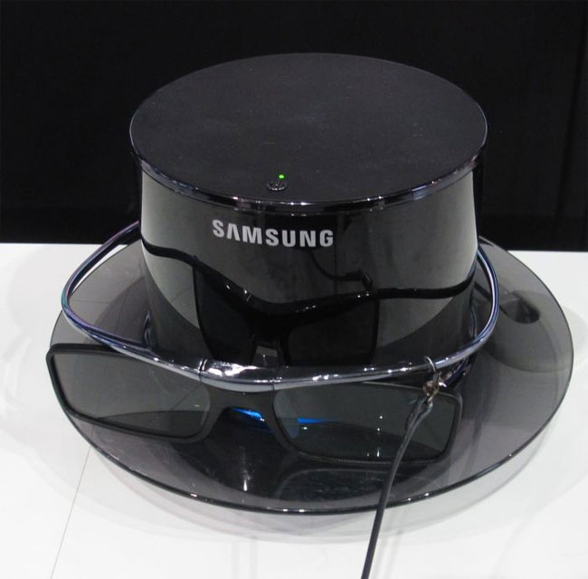 Click to enlarge Samsung’s wirelessly-charged 3D glasses