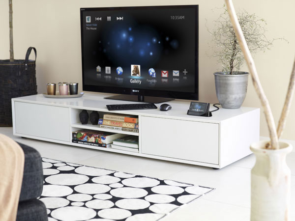 Sony SmartDock connects your smartphone to the TV