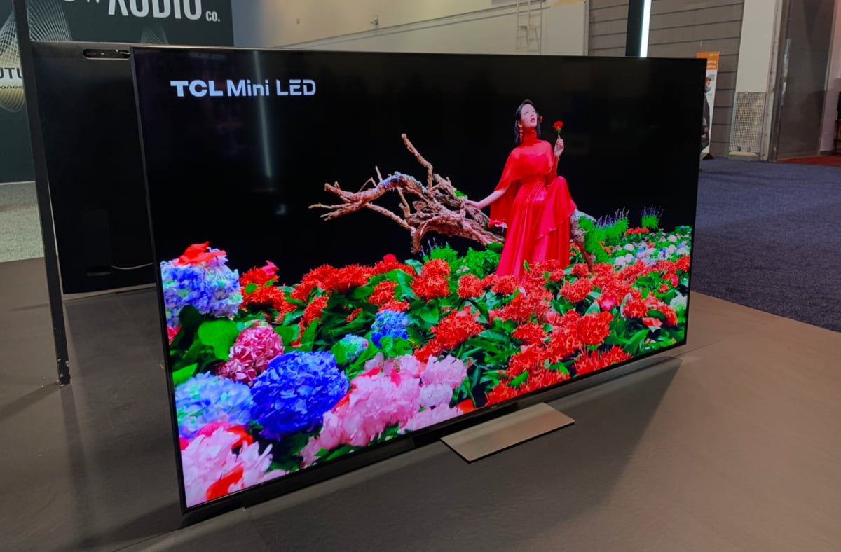 TCL C835.