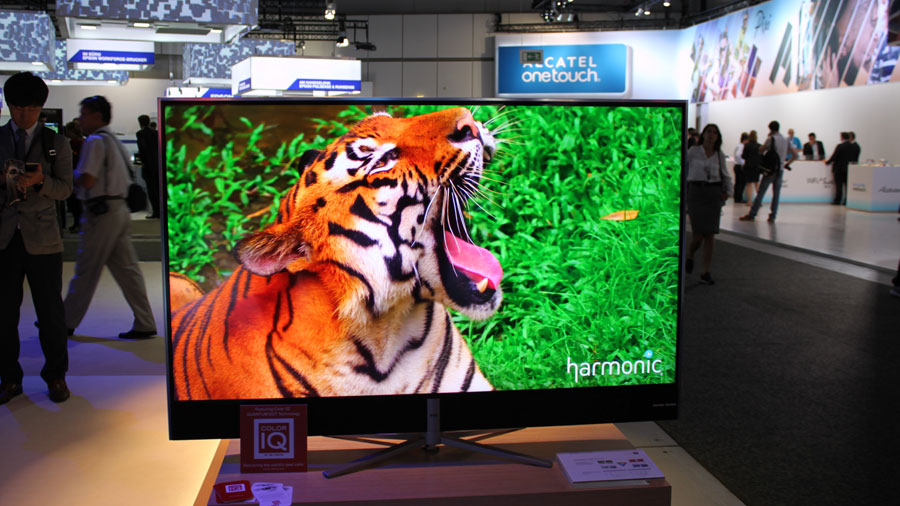 TCL TV with 90% Rec.2020 TCL TV with 90% Rec.2020